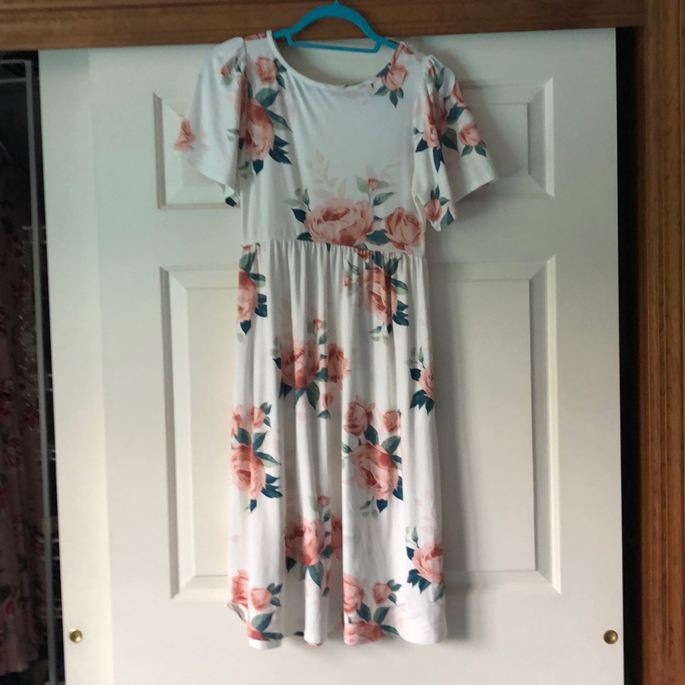 BEAUTIFUL floral dress!